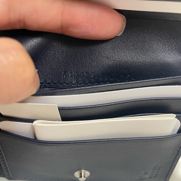 Gucci bifold wallet - Picture 4 of 7